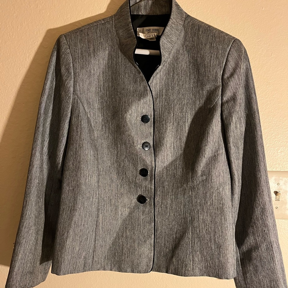 Jones of New York  Chic Gray Blazer with Black Trim